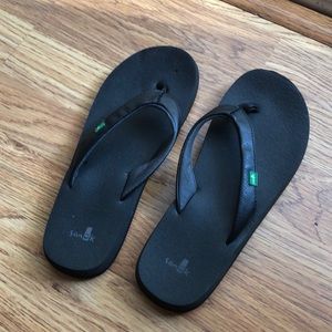 Sanuk size 8 flip flop